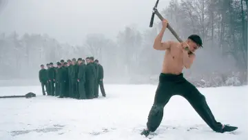 Zasłona do filmu "Fabryka zła" #1043370