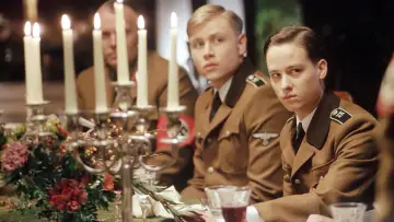 Zasłona do filmu "Fabryka zła" #1043371