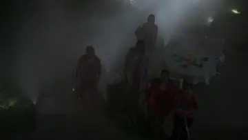 Zasłona do filmu "Kobieta w błękitnej wodzie" #897717