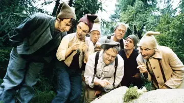 Zasłona do filmu "7 krasnoludków Las to za mało - historia jeszcze prawdziwsza" #441408