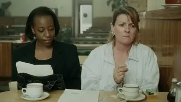 Zasłona do filmu "Sekrety i kłamstwa" #905468