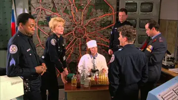 Zasłona do filmu "Akademia Policyjna 7: Misja w Moskwie" #375851
