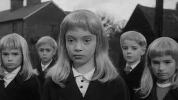 Zasłona do filmu "Wioska przeklętych" #234130