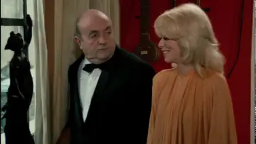 Zasłona do filmu "Tajemniczy blondyn w czarnym bucie" #247583