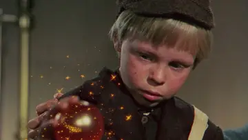 Zasłona do filmu "Gałki od łóżka i kije od miotły" #945315