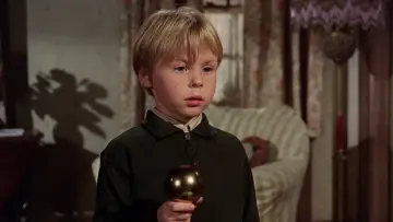 Zasłona do filmu "Gałki od łóżka i kije od miotły" #945316