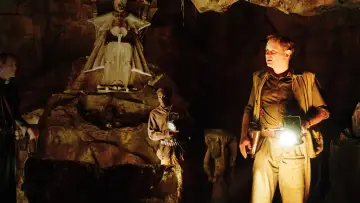 Zasłona do filmu "Dominium: Narodziny Egzorcysty" #340103