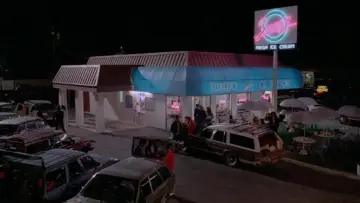 Zasłona do filmu "Nie kupisz miłości" #805216