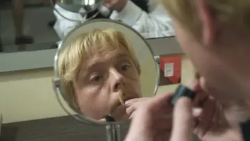 Zasłona do filmu "Jak stracić przyjaciół i zrazić do siebie ludzi" #309369