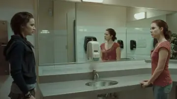 Zasłona do filmu "I wszystko lśni" #997421
