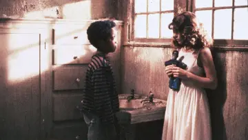 Zasłona do filmu "W mroku pod schodami" #1862260