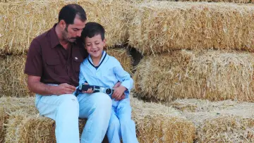 Zasłona do filmu "Babam ve Oğlum" #389496