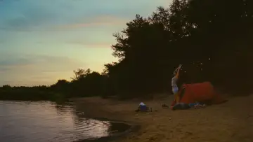 Zasłona do filmu "Rajskie Jezioro" #700718