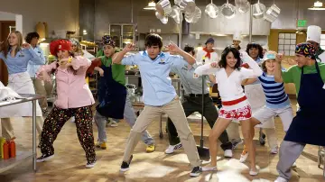 Zasłona do filmu "High School Musical 2" #647017