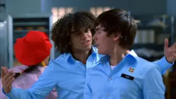 Zasłona do filmu "High School Musical 2" #647034