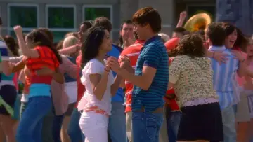 Zasłona do filmu "High School Musical 2" #647046