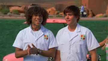 Zasłona do filmu "High School Musical 2" #647049