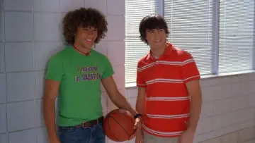 Zasłona do filmu "High School Musical 2" #871952