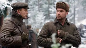 Zasłona do filmu "Opór" #258616
