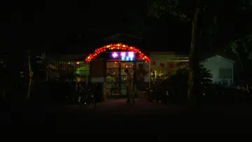 Zasłona do filmu "Chłopiec z ulicy Guling" #711893