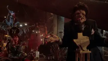 Zasłona do filmu "Teksańska masakra piłą mechaniczną 2" #1645007