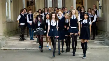 Zasłona do filmu "Dziewczyny z St. Trinian" #411435