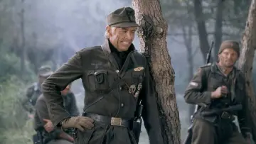 Zasłona do filmu "Żelazny krzyż" #991314