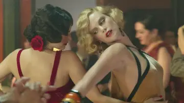 Zasłona do filmu "Głowa w chmurach" #407685
