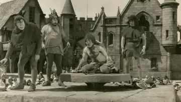 Zasłona do filmu "The Hunchback of Notre Dame" #424893