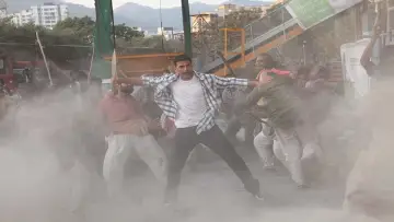 Zasłona do filmu "Rowdy Rathore" #733741