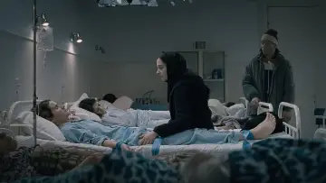 Zasłona do filmu "Za wzgórzami" #469122