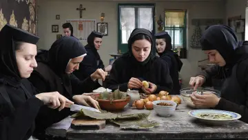 Zasłona do filmu "Za wzgórzami" #469126