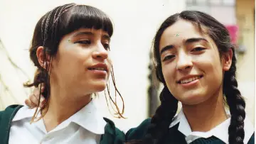 Zasłona do filmu "Nadie te oye: perfume de violetas" #362431