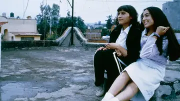 Zasłona do filmu "Nadie te oye: perfume de violetas" #362436