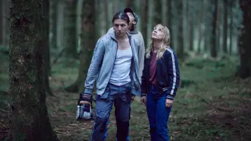 Zasłona do filmu "Tymczasem na Ziemi" #443226