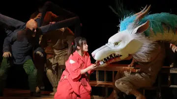 Zasłona do filmu "舞台『千と千尋の神隠し』" #417566
