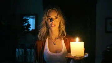 Zasłona do filmu "Dom wariatów" #585032