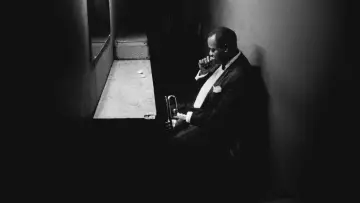 Zasłona do filmu "Louis Armstrong: ambasador jazzu" #1590142
