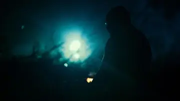 Zasłona do filmu "Widać było trzy czarne światła" #696721