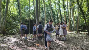 Zasłona do filmu "Nauczyciel, który obiecał nam morze" #413660