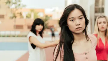 Zasłona do filmu "Chinki" #339833