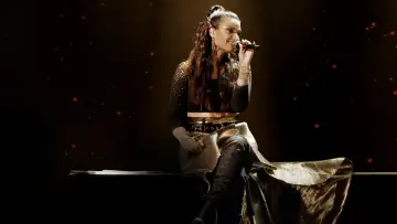 Zasłona do filmu "Idina Menzel: Droga na scenę" #1867645