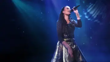 Zasłona do filmu "Idina Menzel: Droga na scenę" #1867647