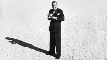 Zasłona do filmu "Mad About the Boy: The Noël Coward Story" #1148729