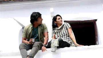 Zasłona do filmu "சிங்கப்பூர் சலூன்" #760459