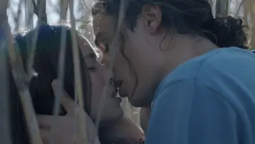 Zasłona do filmu "Άκουσέ Με" #410302