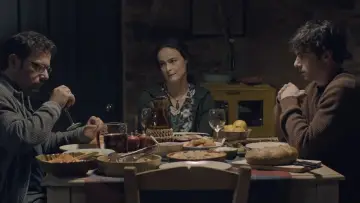 Zasłona do filmu "Άκουσέ Με" #410305