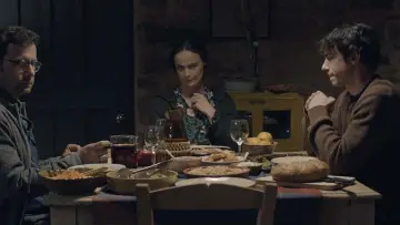Zasłona do filmu "Άκουσέ Με" #410323