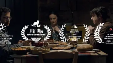 Zasłona do filmu "Άκουσέ Με" #410340