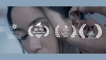 Zasłona do filmu "Άκουσέ Με" #410343